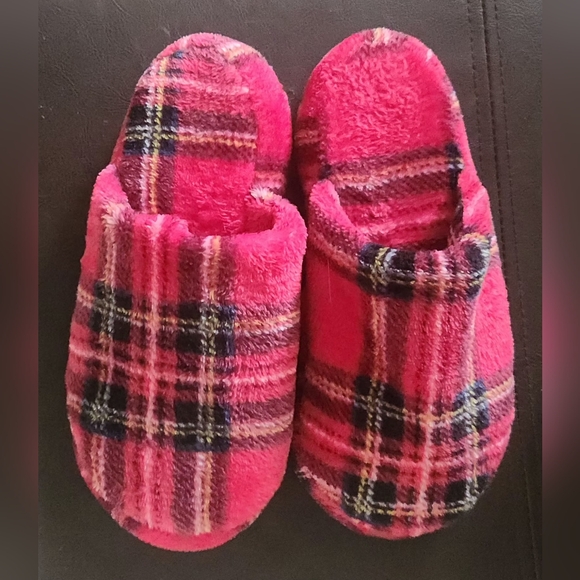 Red Plaid Short Robe w/ Matching Slippers - Picture 4 of 4